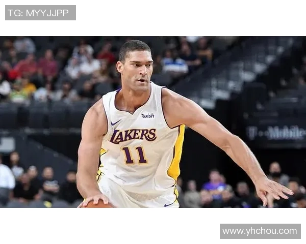 布鲁克洛佩斯：从篮球新星到NBA巨星的辉煌历程与成就解析